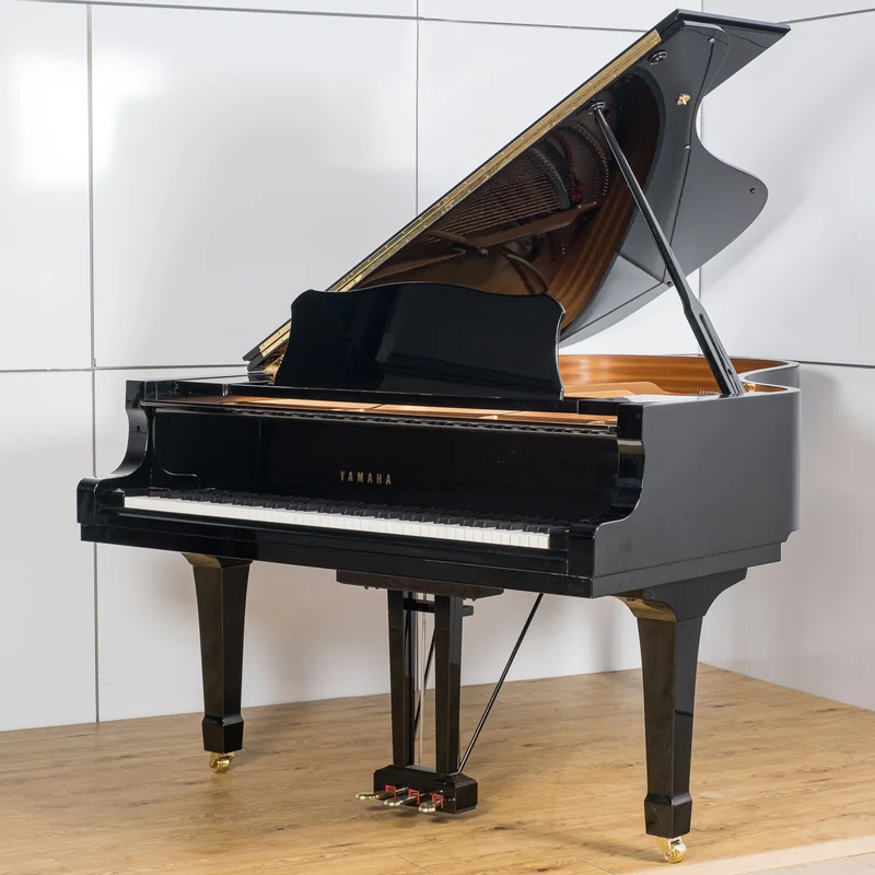 YAMAHA C6 PWH (USED)