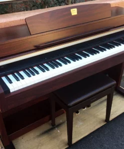 YAMAHA CLP-330 M