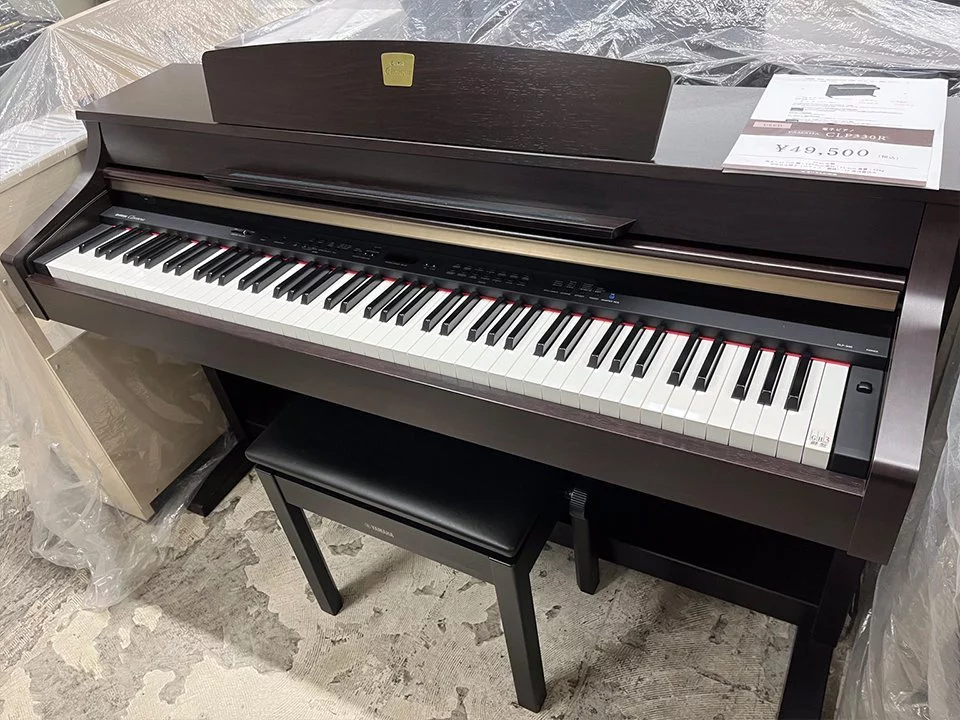 YAMAHA CLP-330 R