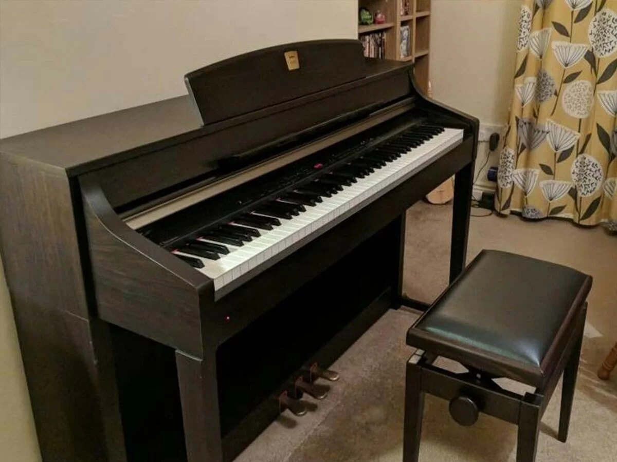 YAMAHA CLP-370 R - Nah Music