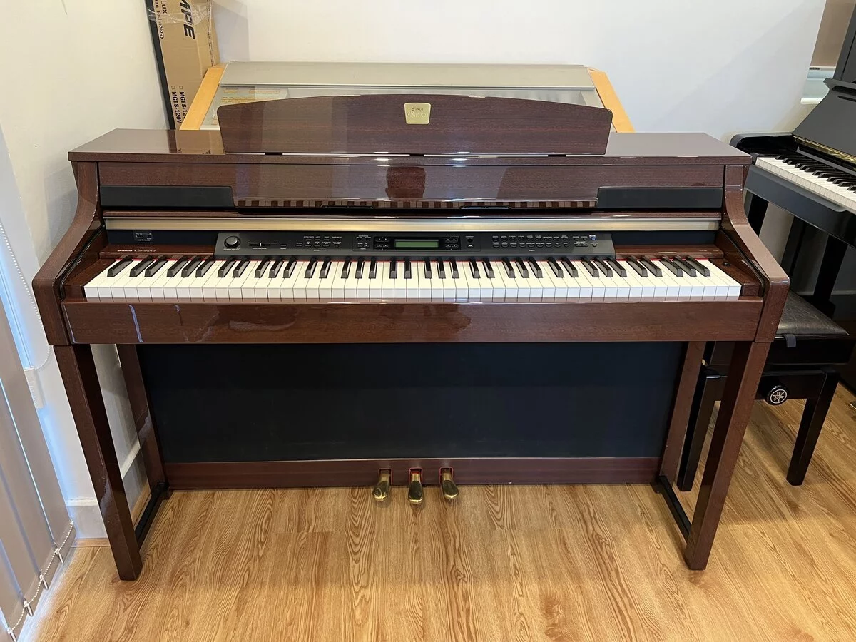 YAMAHA CLP-380 M