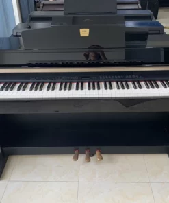 YAMAHA CLP-380 PE