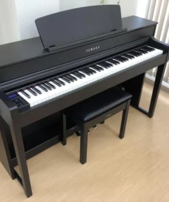 YAMAHA CLP-545 B