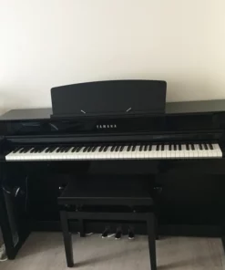 YAMAHA CLP-545 B