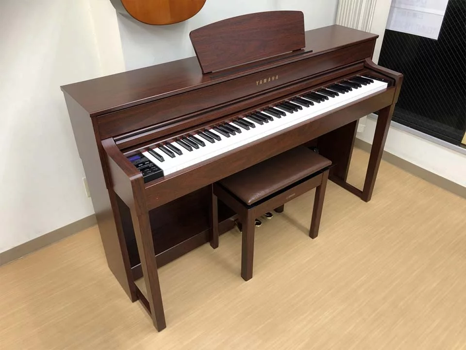 YAMAHA CLP-545 M