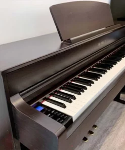 YAMAHA CLP-575 R