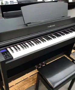 YAMAHA CLP-575 B