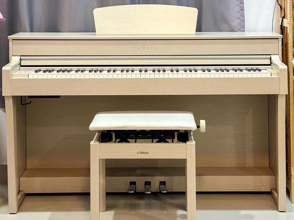 YAMAHA CLP-635 WA - Nah Music