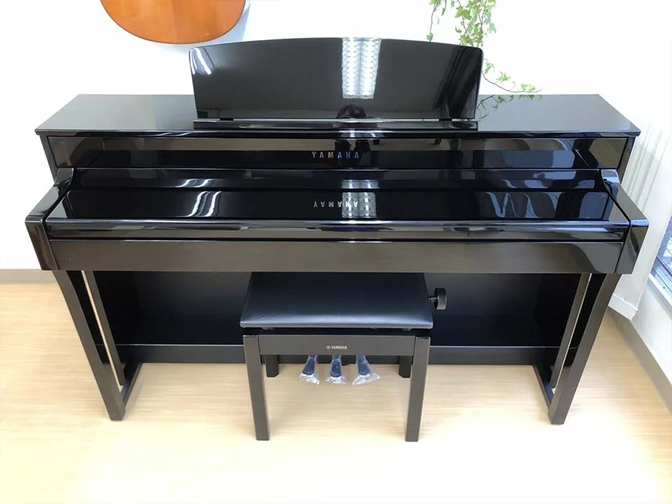 YAMAHA CLP-645 PE - Nah Music