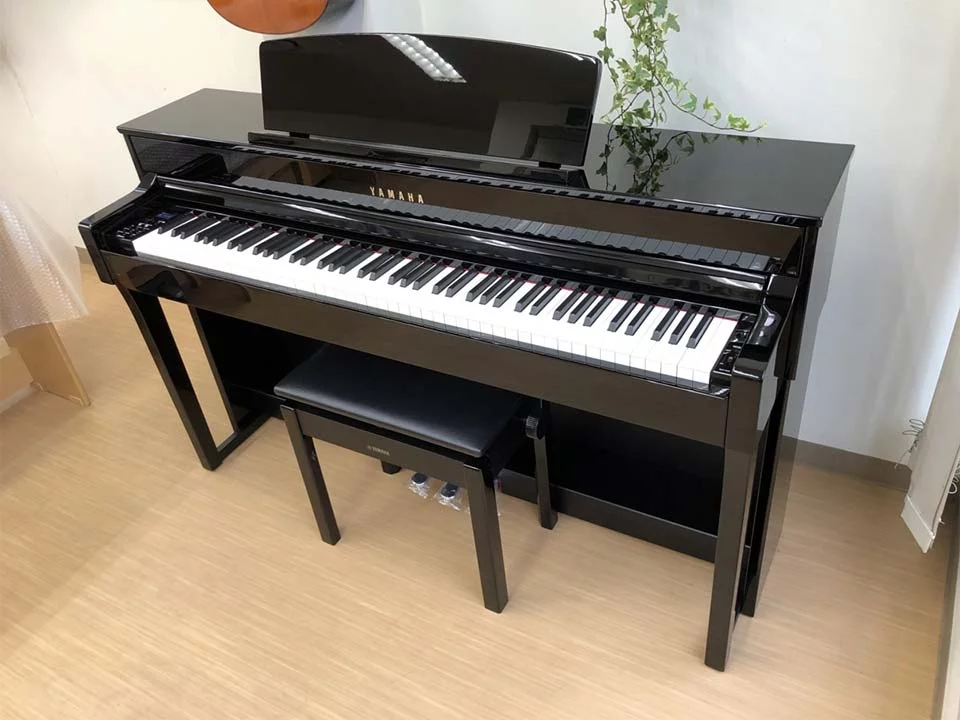 YAMAHA CLP-645 PE - Nah Music