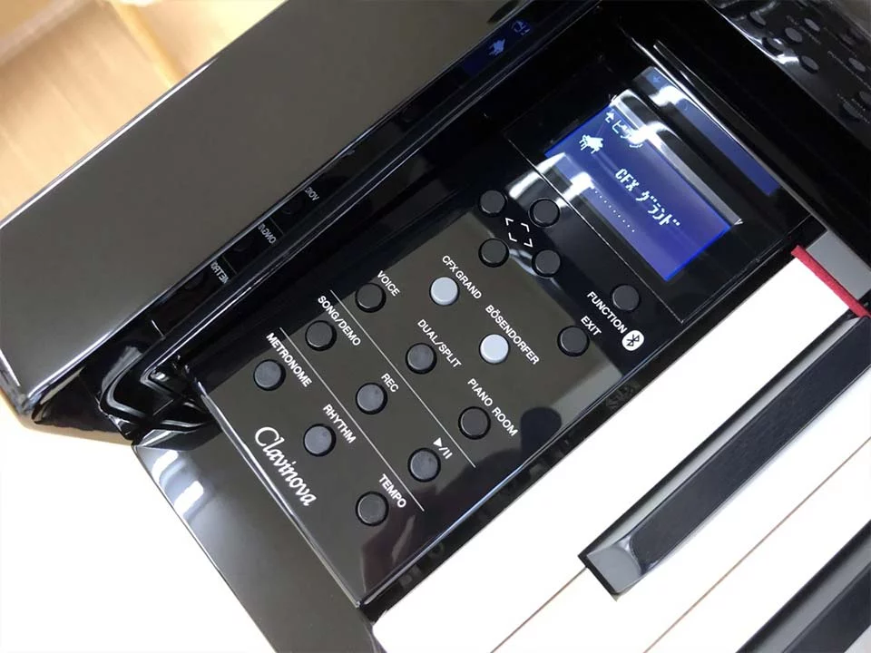 YAMAHA CLP-645 PE - Nah Music