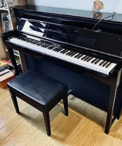 YAMAHA CLP-685 PE