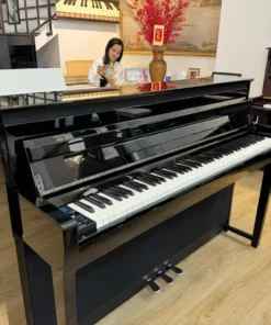YAMAHA CLP-685 PE