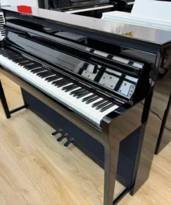 YAMAHA CLP-685 PE