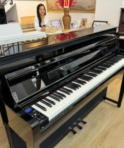 YAMAHA CLP-685 PE