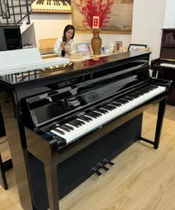 YAMAHA CLP-685 PE