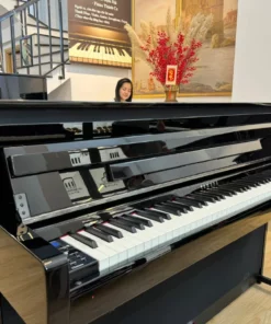 YAMAHA CLP-685 PE