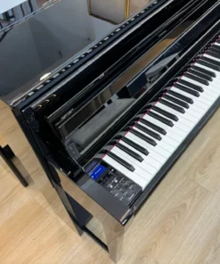 YAMAHA CLP-685 PE