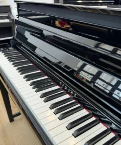 YAMAHA CLP-685 PE