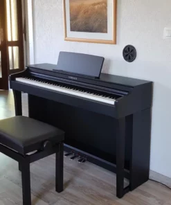 YAMAHA CLP-725 B