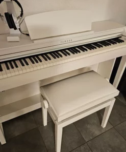 YAMAHA CLP-725 WH