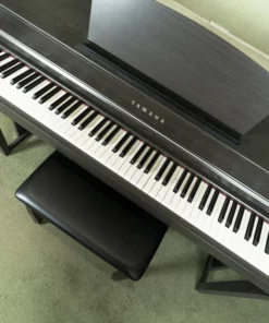 YAMAHA CLP-735 B