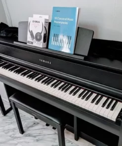 YAMAHA CLP-735 B