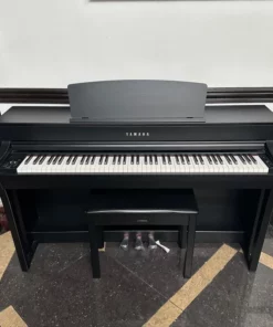 YAMAHA CLP-745 B