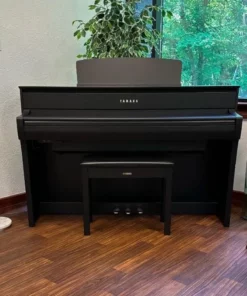 YAMAHA CLP-775 B