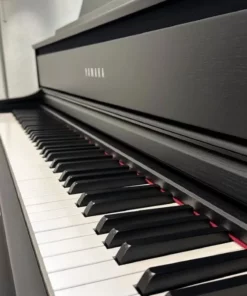 YAMAHA CLP-775 B