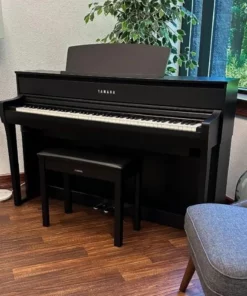 YAMAHA CLP-775 B