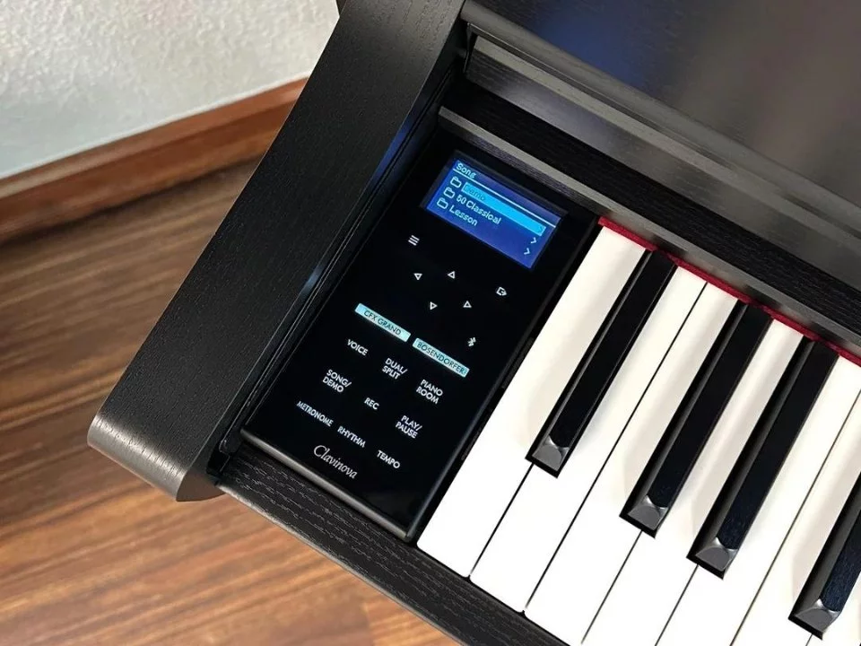 Review YAMAHA CLP-775 B – Hình ảnh thực tế tại showroom Nah Music