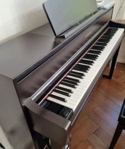 YAMAHA CLP-775 R (USED)