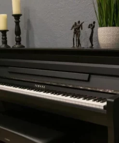 YAMAHA CLP-785 B