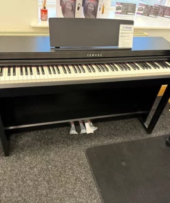 YAMAHA CLP-825