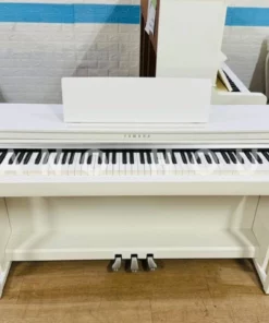 YAMAHA CLP-825 WH