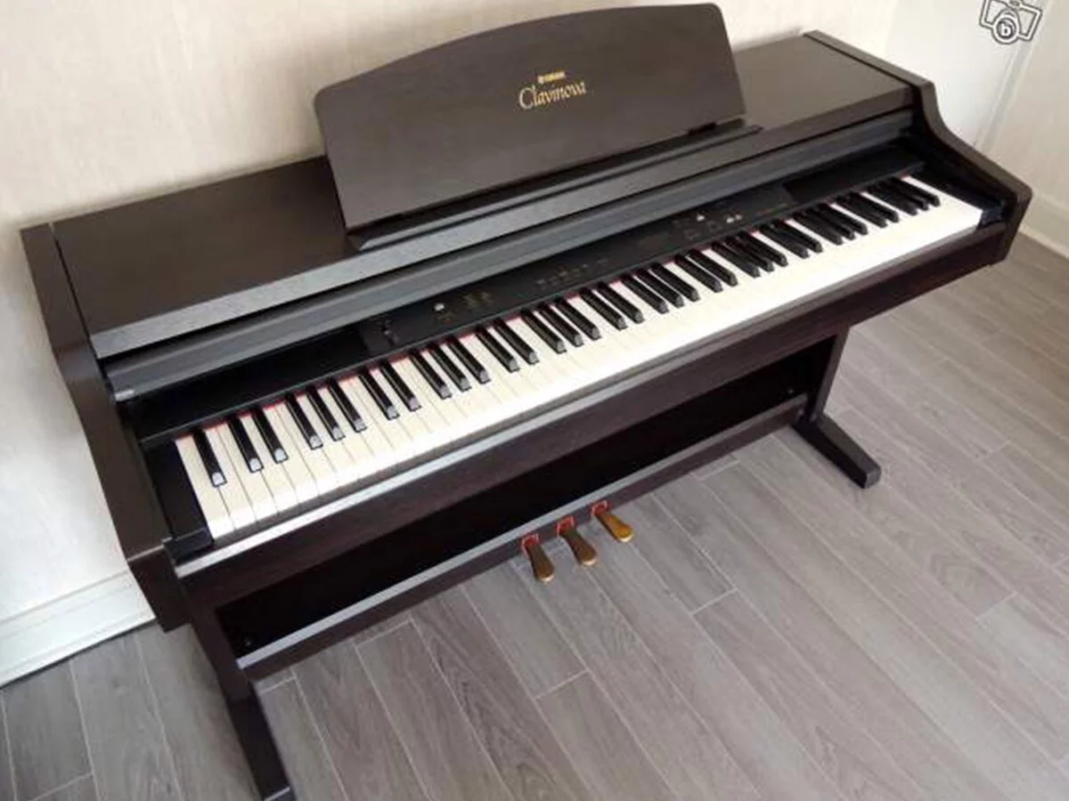 YAMAHA CLP-920 - Nah Music