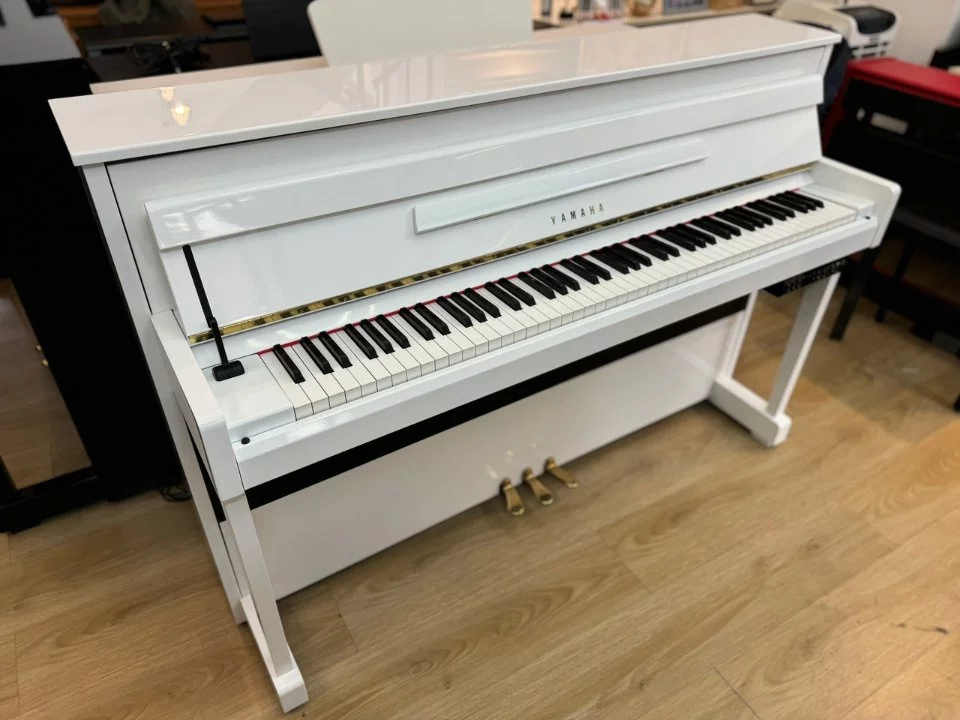 YAMAHA DUP-20 WH – Ghế đàn và phụ kiện đi kèm