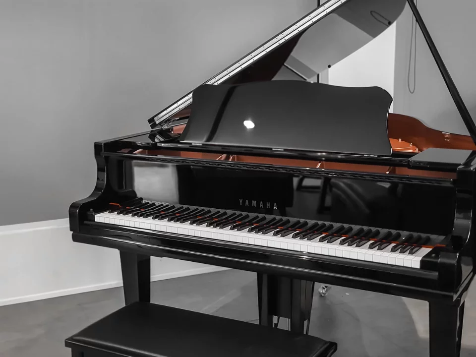 YAMAHA GC2 PE (USED) – Toàn cảnh thiết kế tại Nah Music