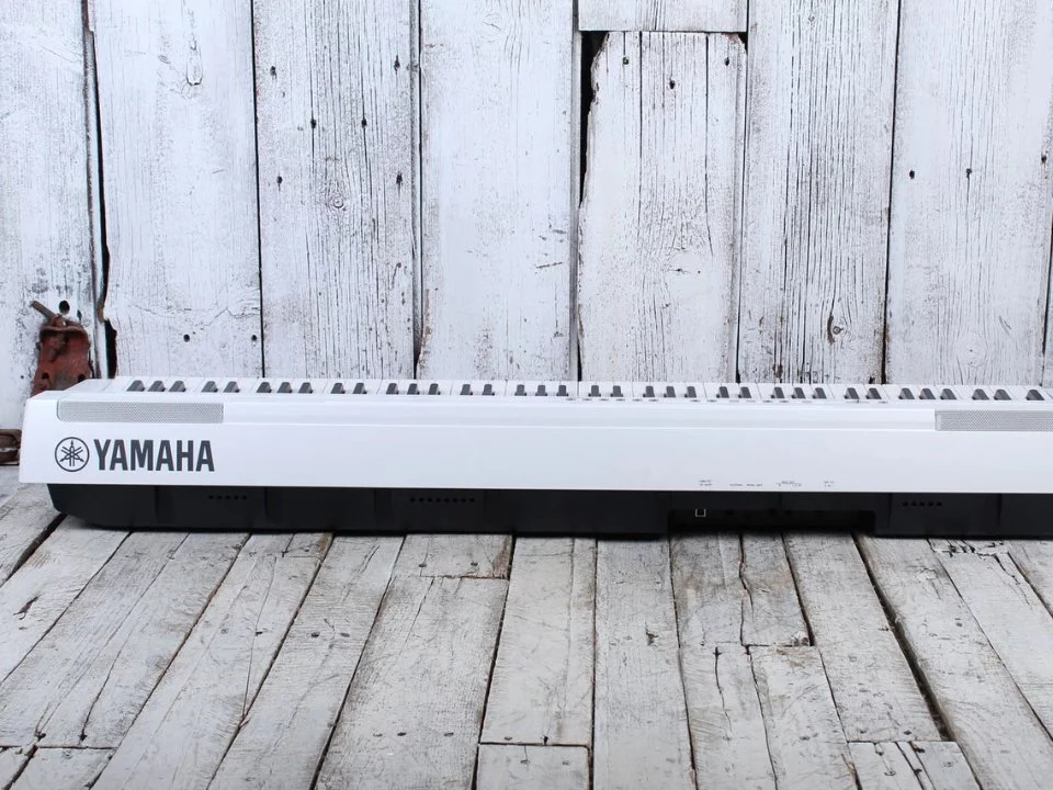 YAMAHA P-125A WH