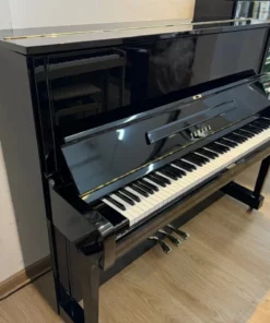 YAMAHA U1A