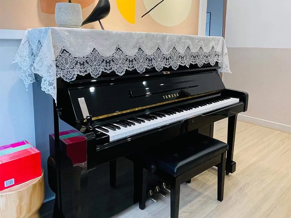 YAMAHA U1G