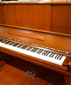 YAMAHA U30 ChC