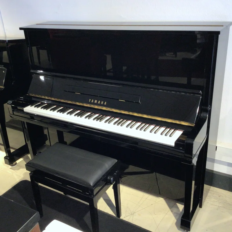Đàn piano Yamaha U30 RW trưng bày tại showroom Nah Music
