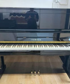 YAMAHA U300