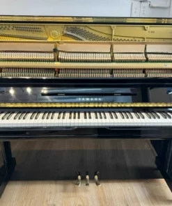 YAMAHA U300