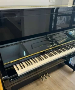 YAMAHA U300