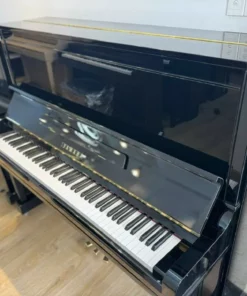 YAMAHA U300