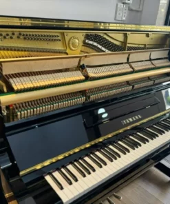 YAMAHA U300
