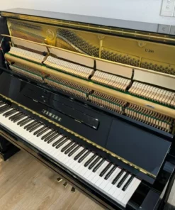 YAMAHA U300